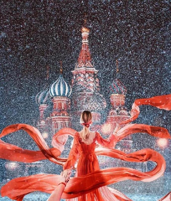 俄罗斯情侣牵手环游世界，摄影作品《跟着我》走红